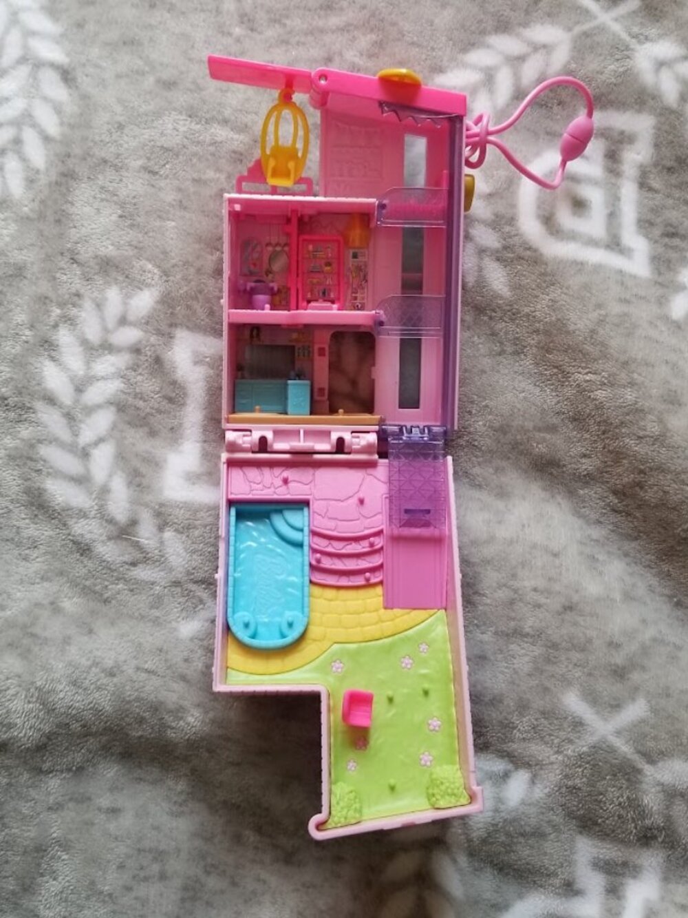 Polly Pocket Compact Barbie Dreamhouse Playset Pink Keychain Incomplete - Picture 2 of 3